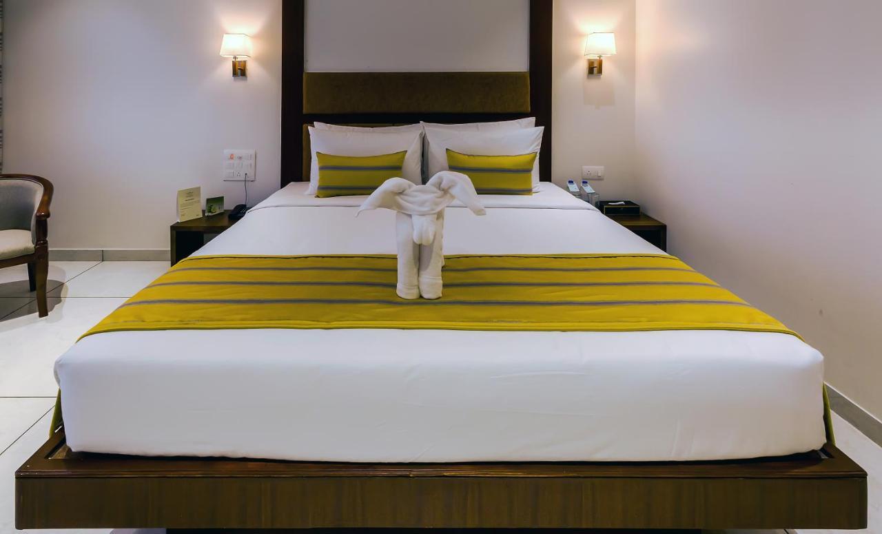 The Fern Residency Vijayapura Hotell Bijāpur Exteriör bild